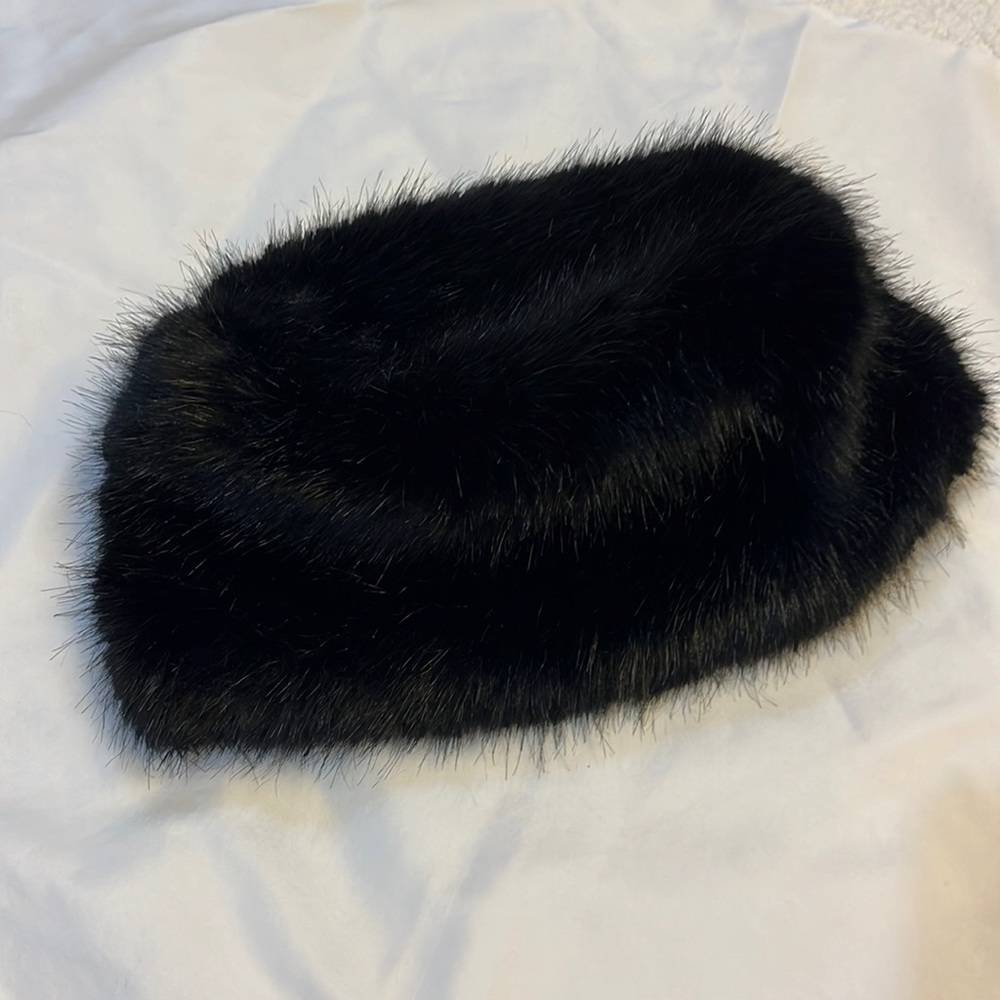 Black faux hat, excellent condition